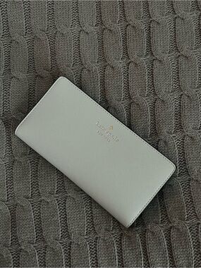 AUTHENTIC Kate Spade Saffiano Leather Wallet